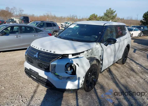 2023 Mitsubishi Outlander Se 2.5 2Wd/Se Black Edition 2Wd/Se Special Edition 2Wd from USA, damaged, VIN JA4J3UA82PZ031306